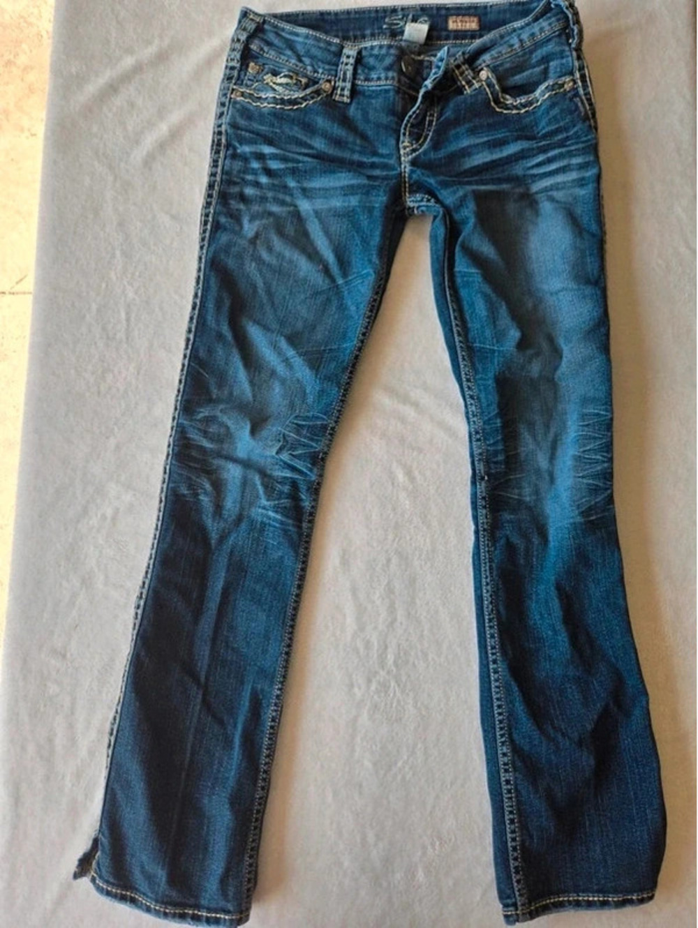 Silver Jeans Co. Women’s Size 30 Dark Wash Bootcut Jeans Embroidered Pockets